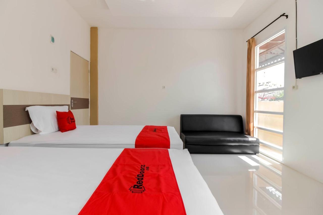 Reddoorz At Tara Homestay Palembang Exteriör bild