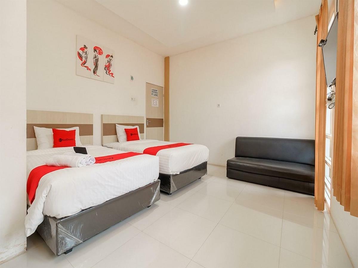 Reddoorz At Tara Homestay Palembang Exteriör bild